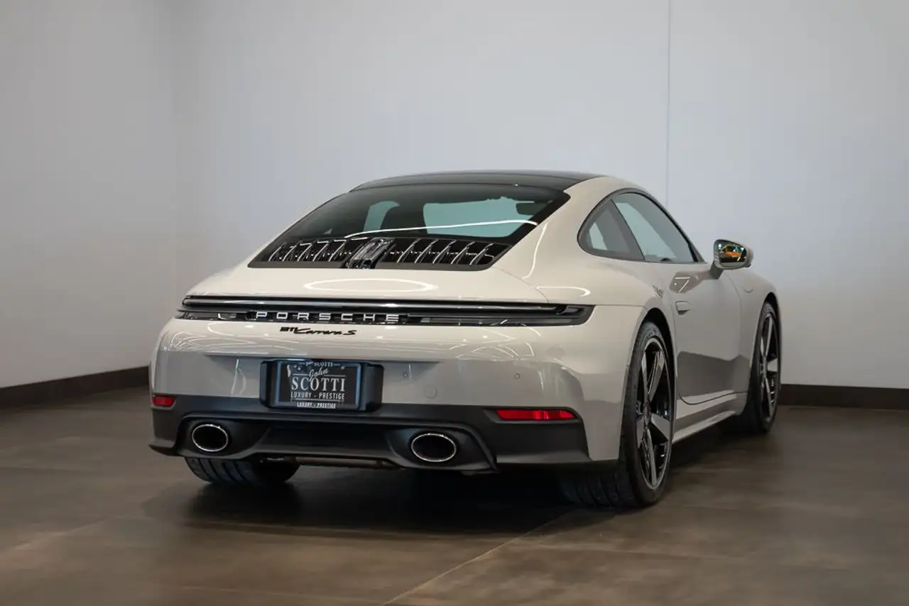 Porsche 911 - Image 4