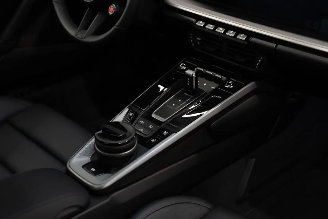 Porsche 911 - Image 18
