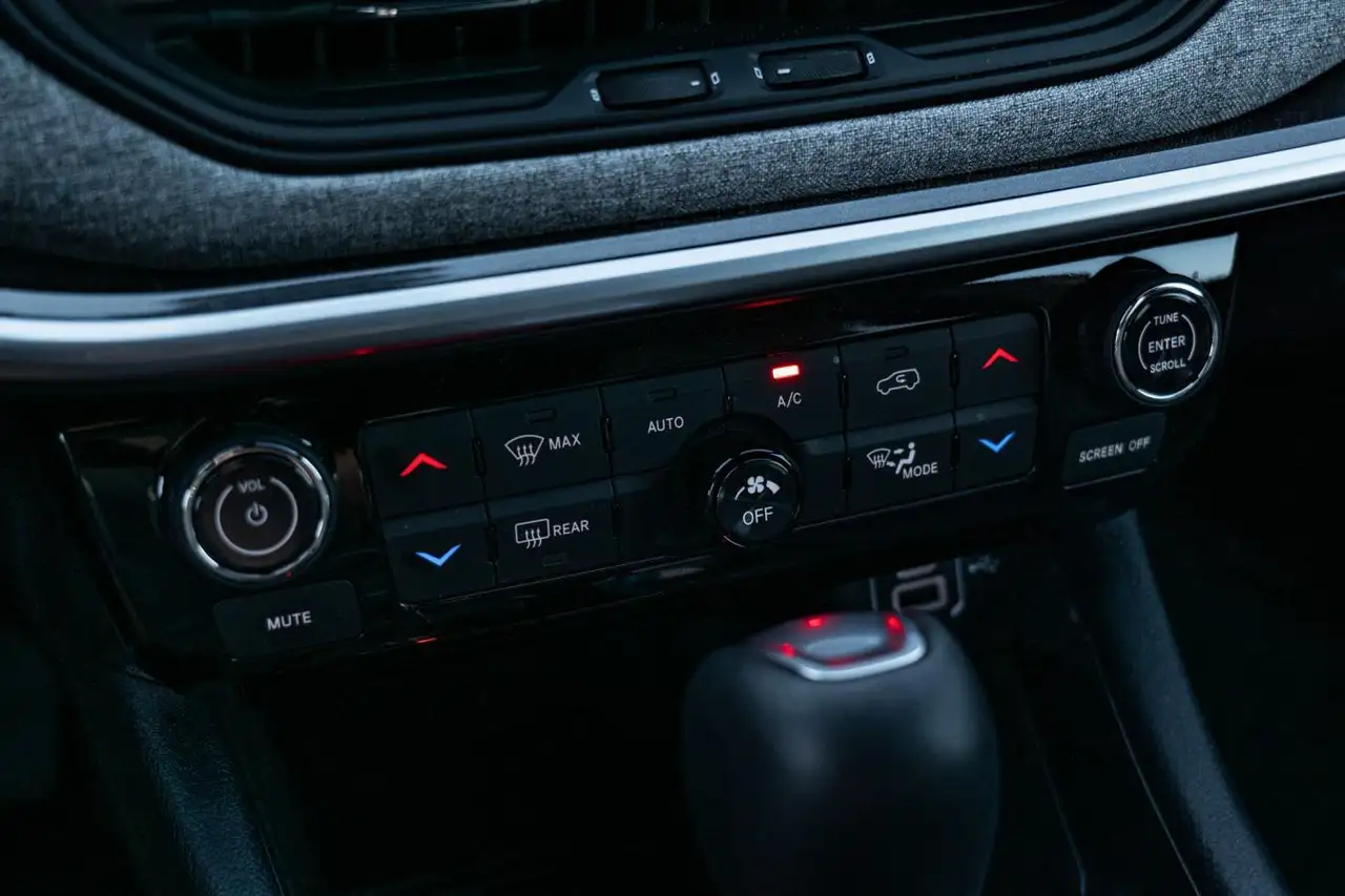 Jeep Compass - Image 18