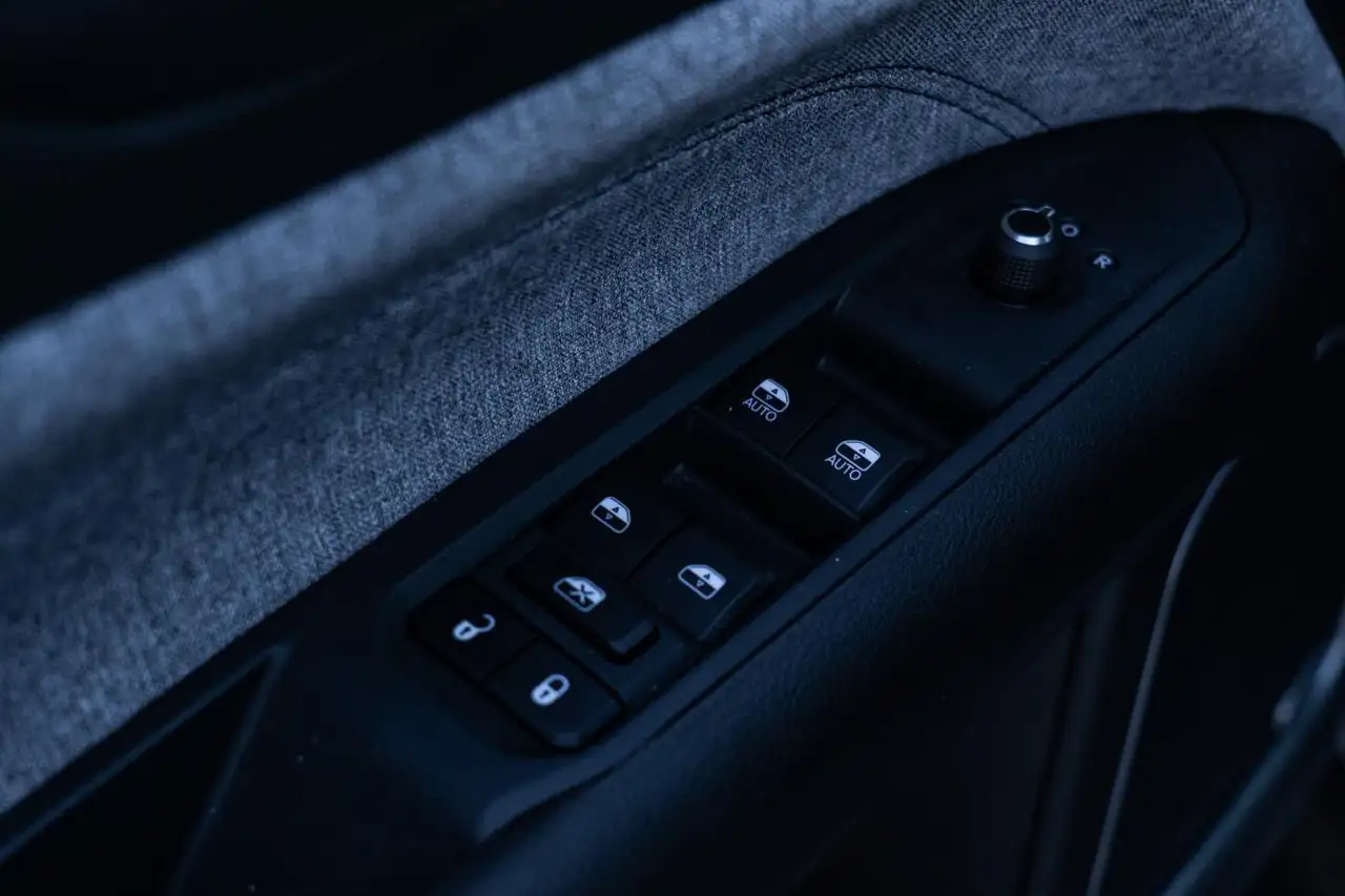 Jeep Compass - Image 12