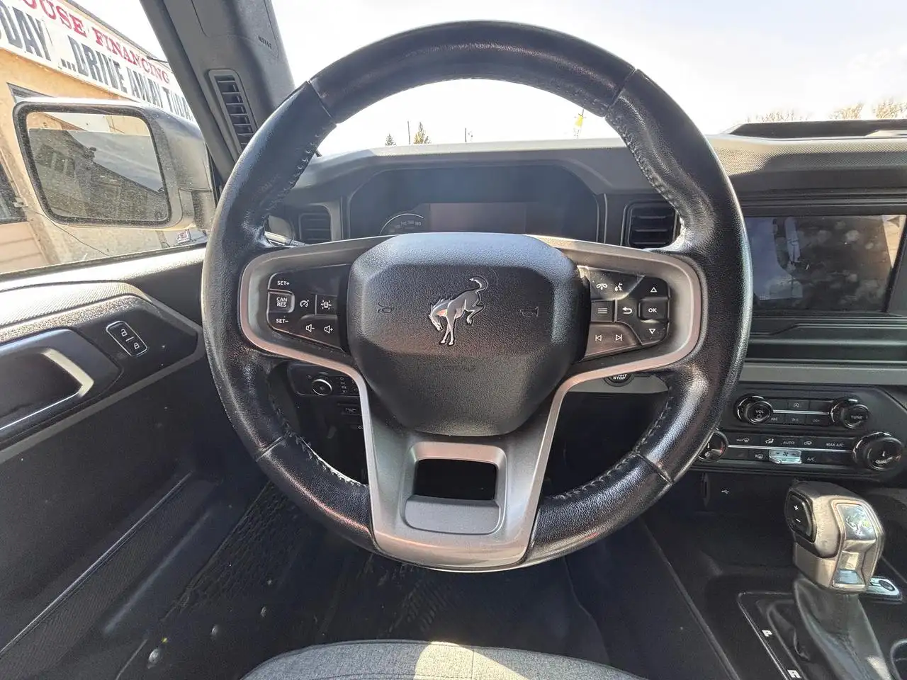 Ford Bronco - Image 19