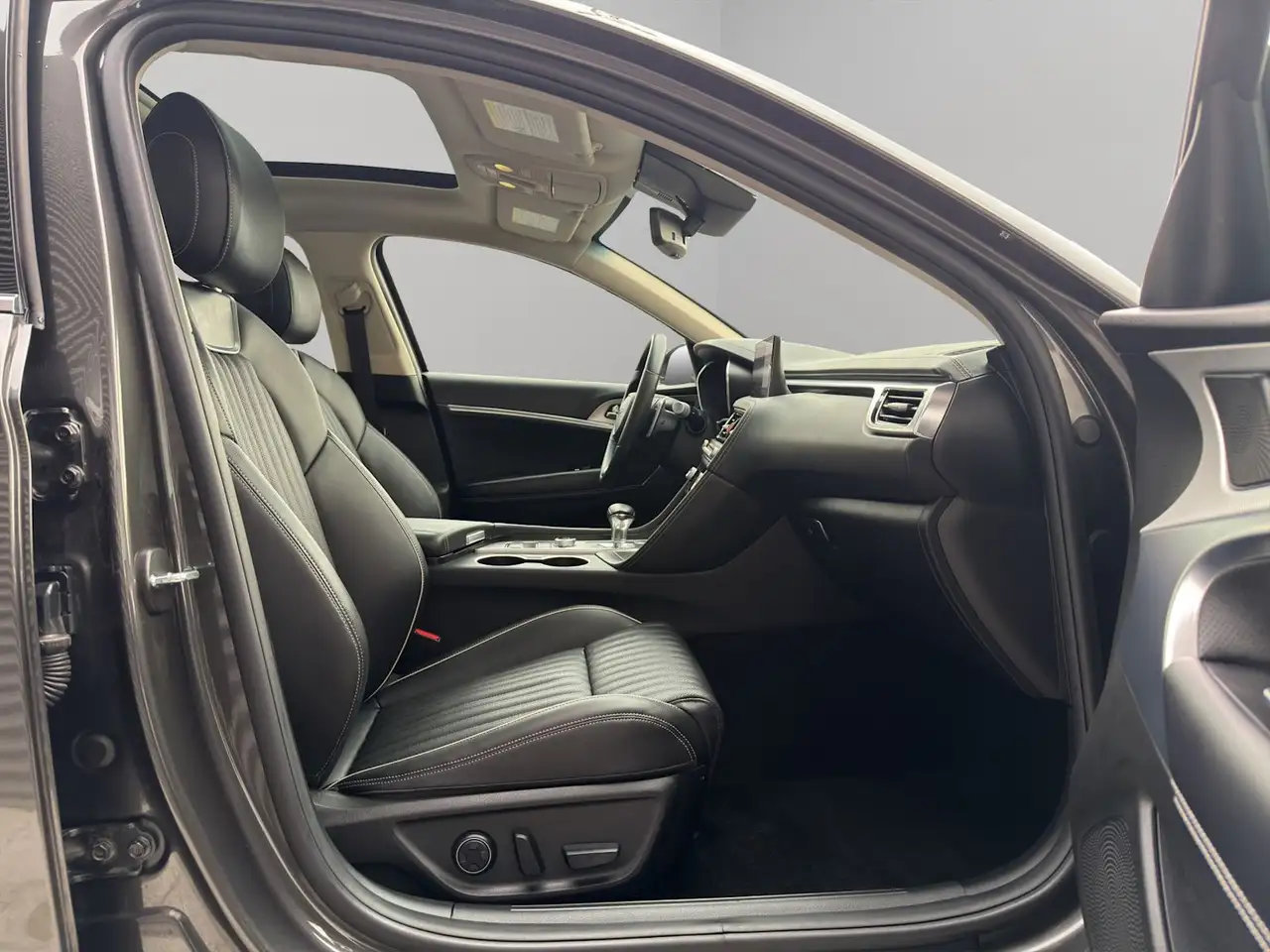 Genesis G70 - Image 22