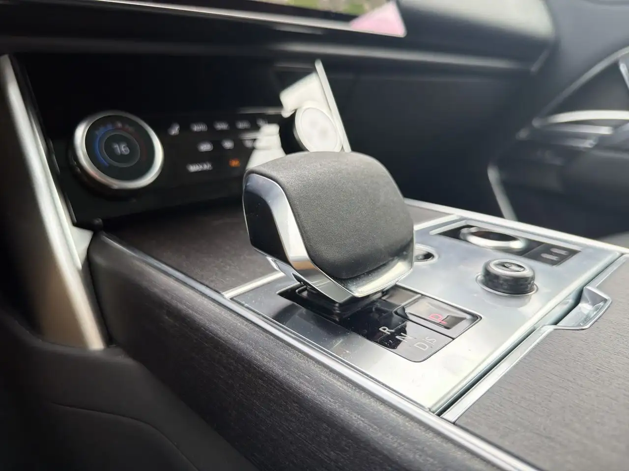 Land Rover Range Rover - Image 17