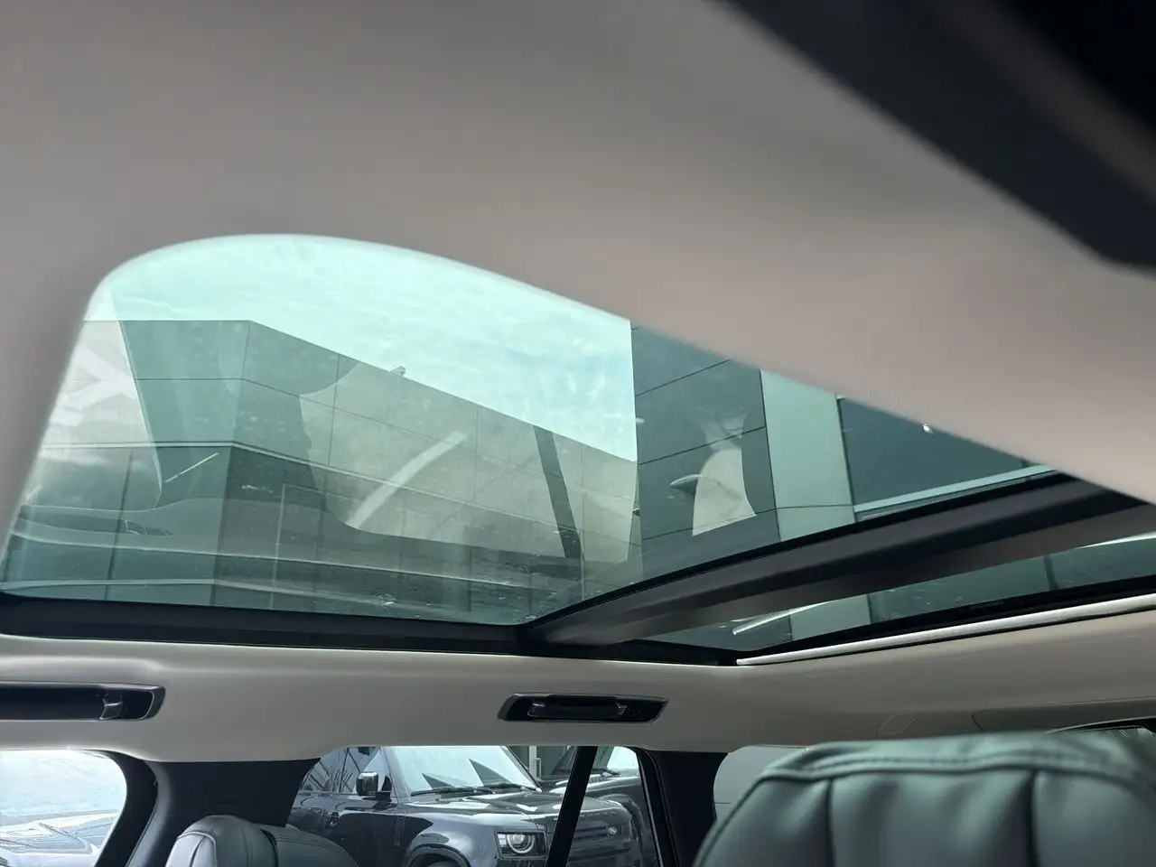Land Rover Range Rover - Image 19