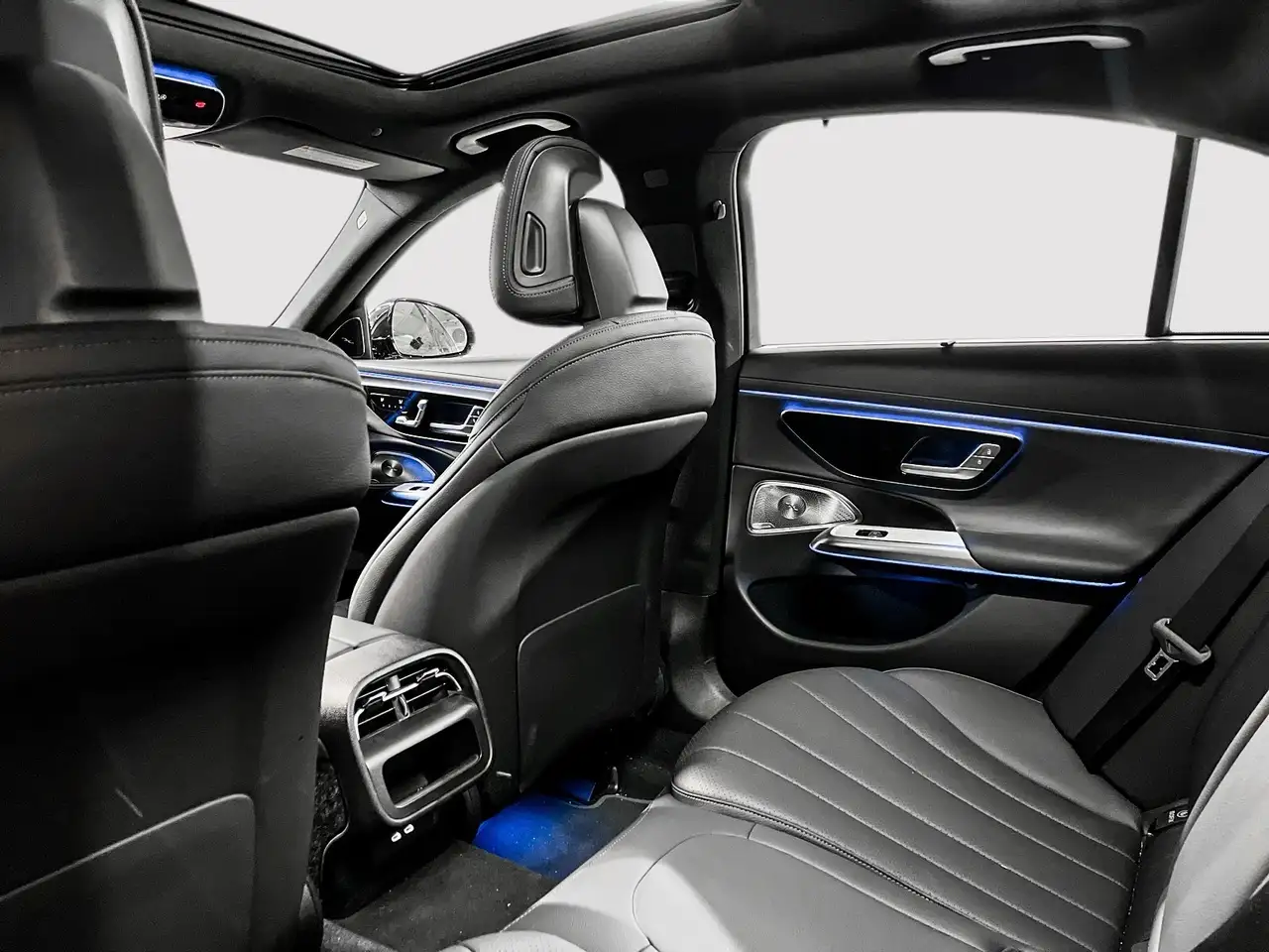 Mercedes-Benz E-Class - Image 26