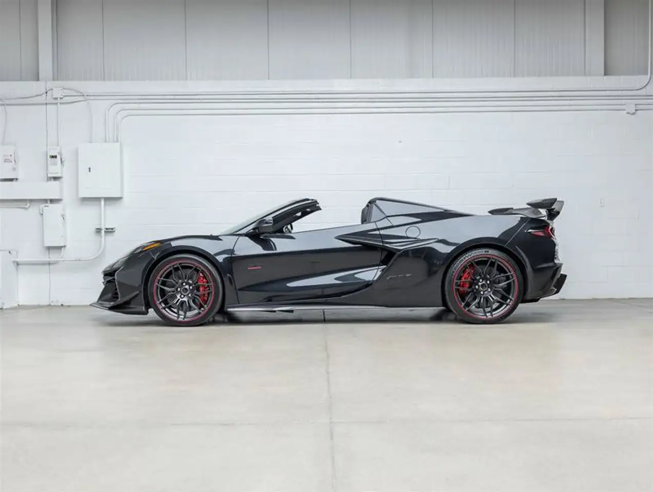 Chevrolet Corvette - Image 13