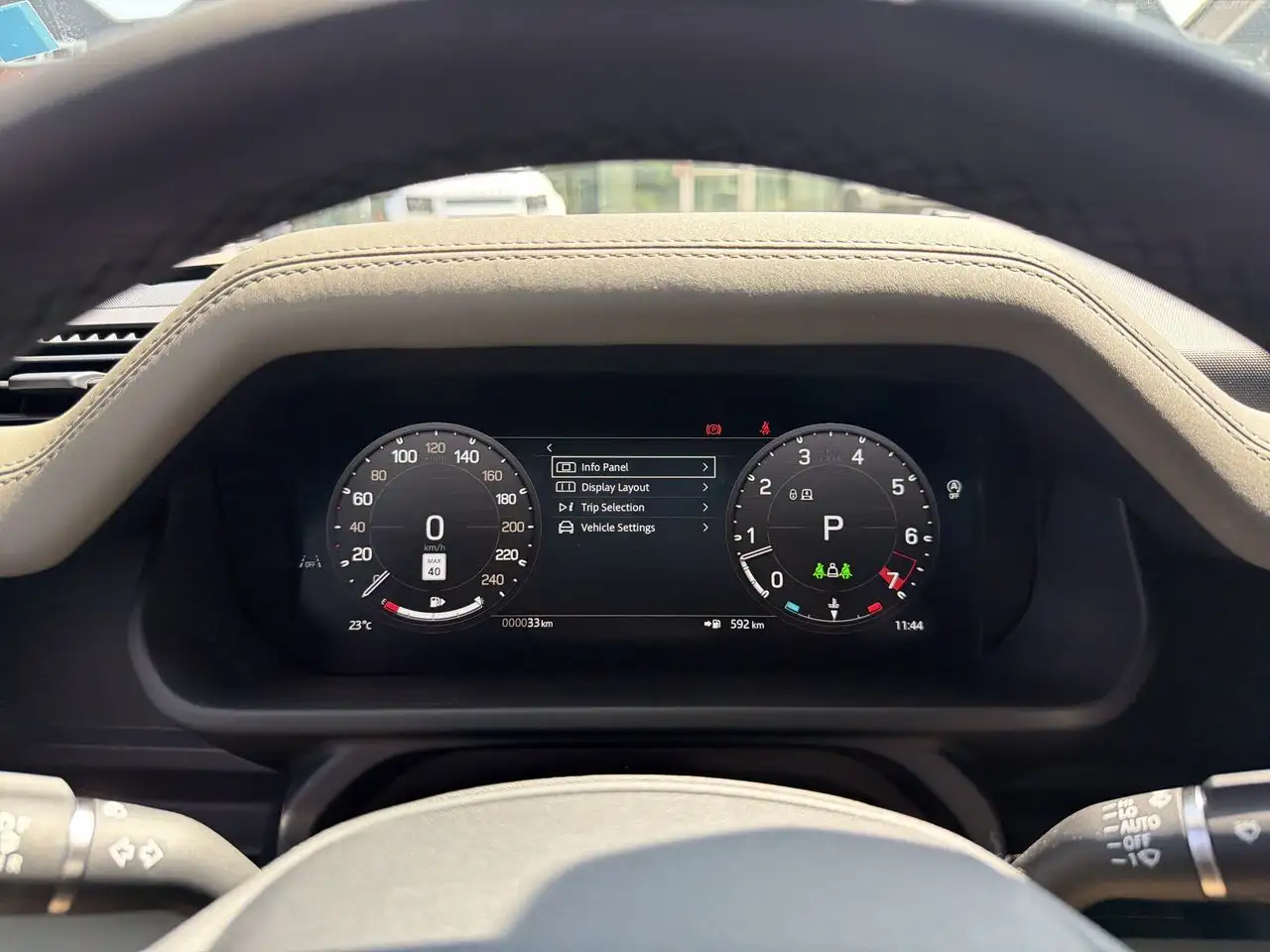 Land Rover Defender - Image 15