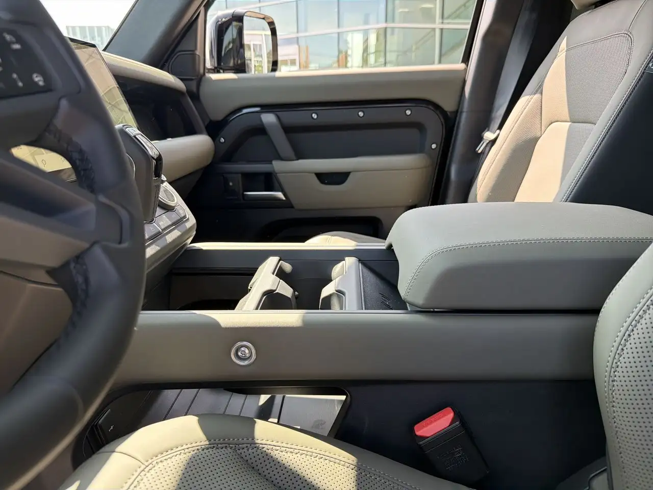Land Rover Defender - Image 21