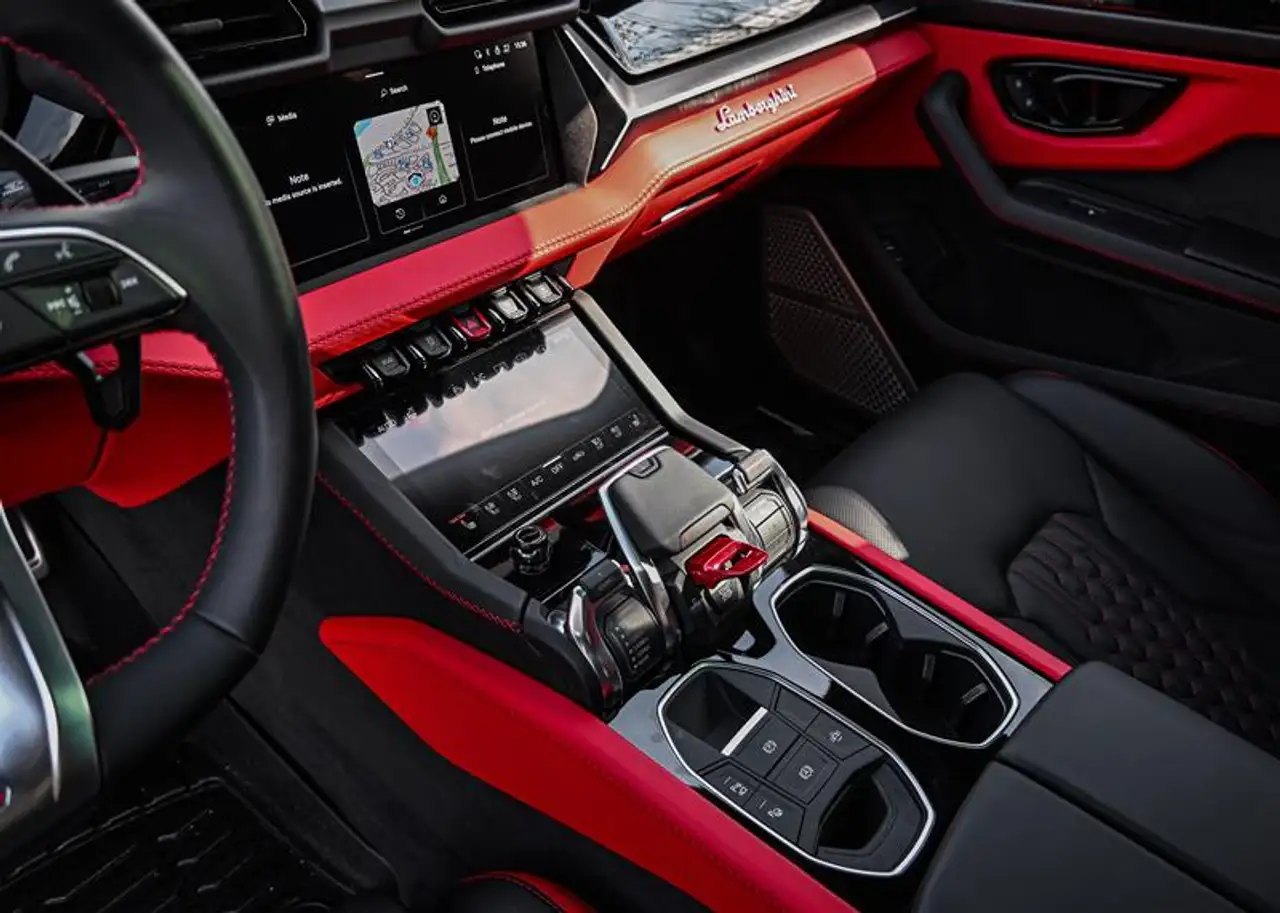 Lamborghini Urus - Image 19