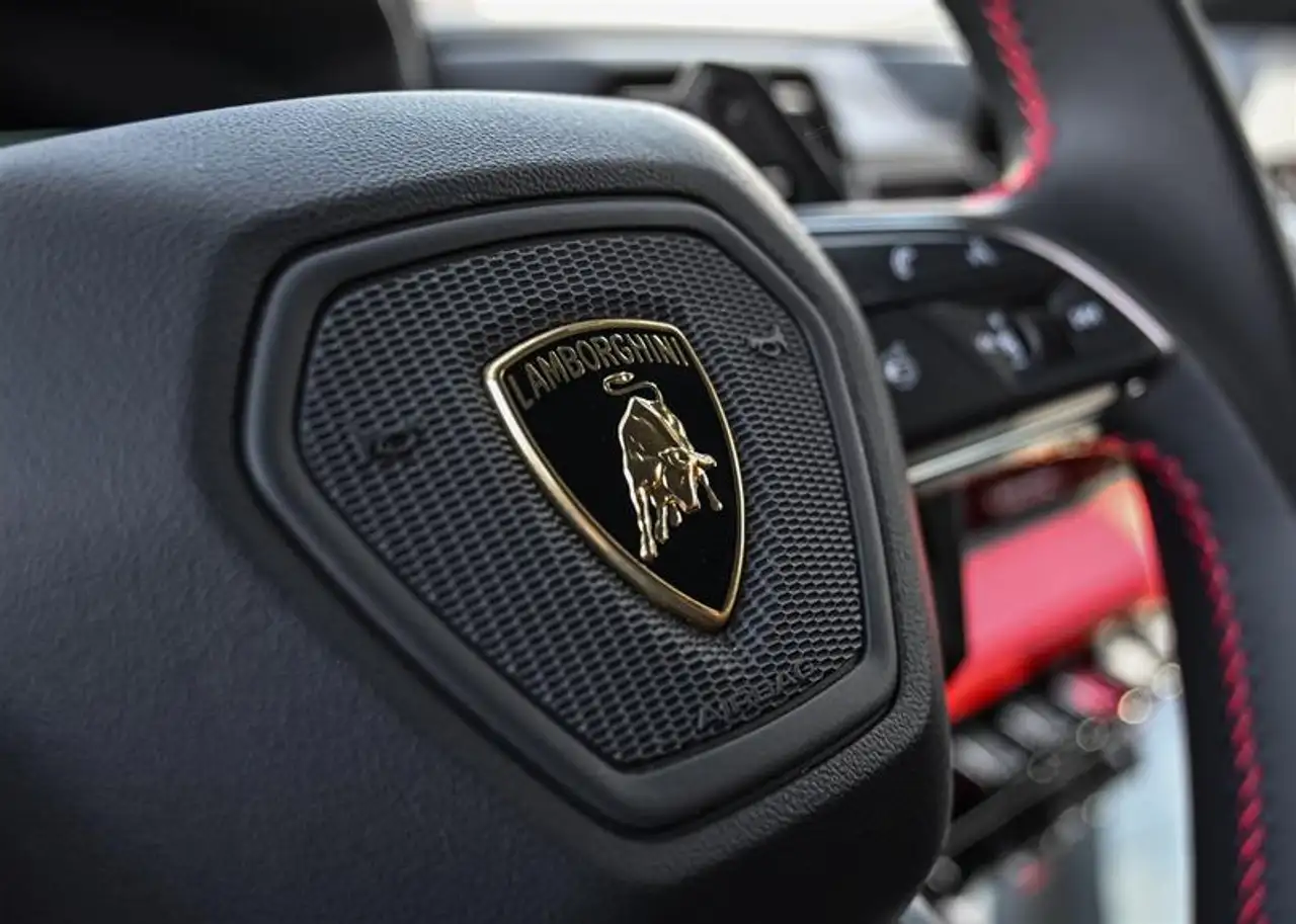 Lamborghini Urus - Image 24