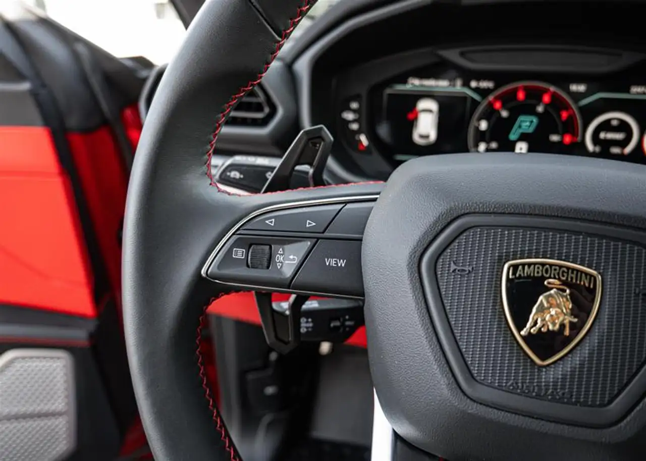 Lamborghini Urus - Image 17