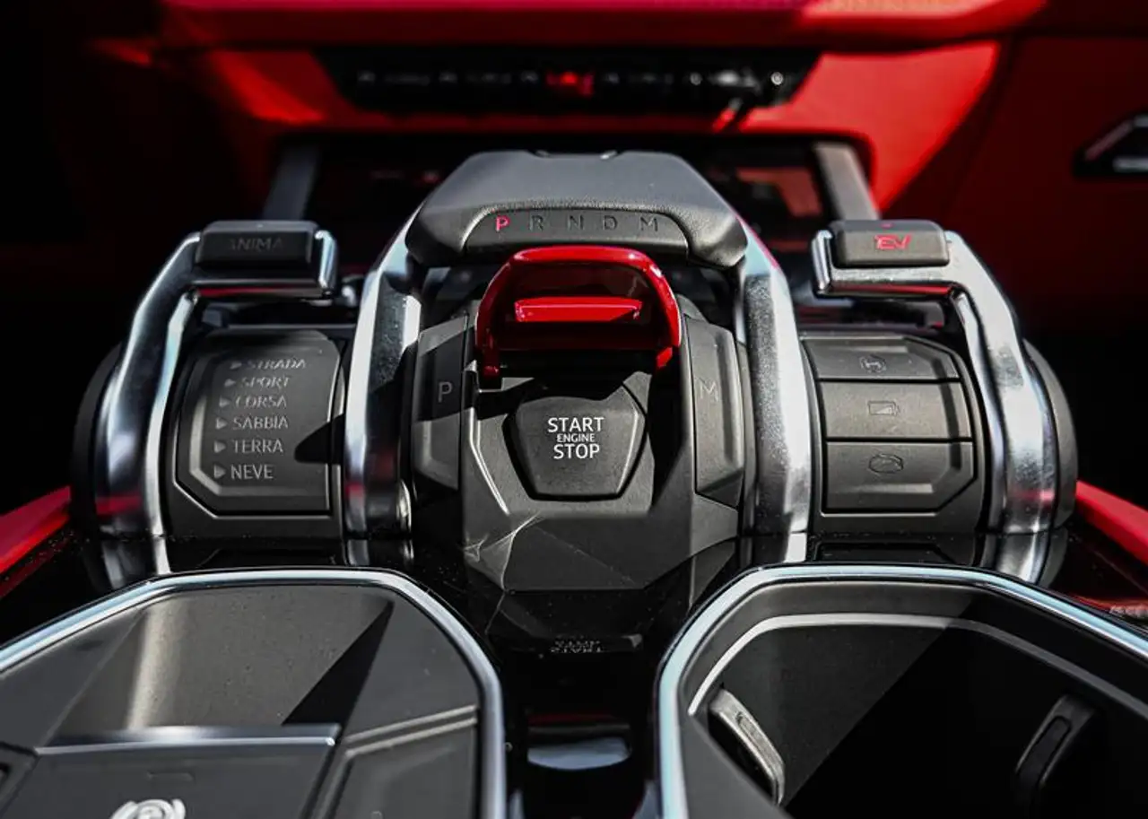 Lamborghini Urus - Image 20