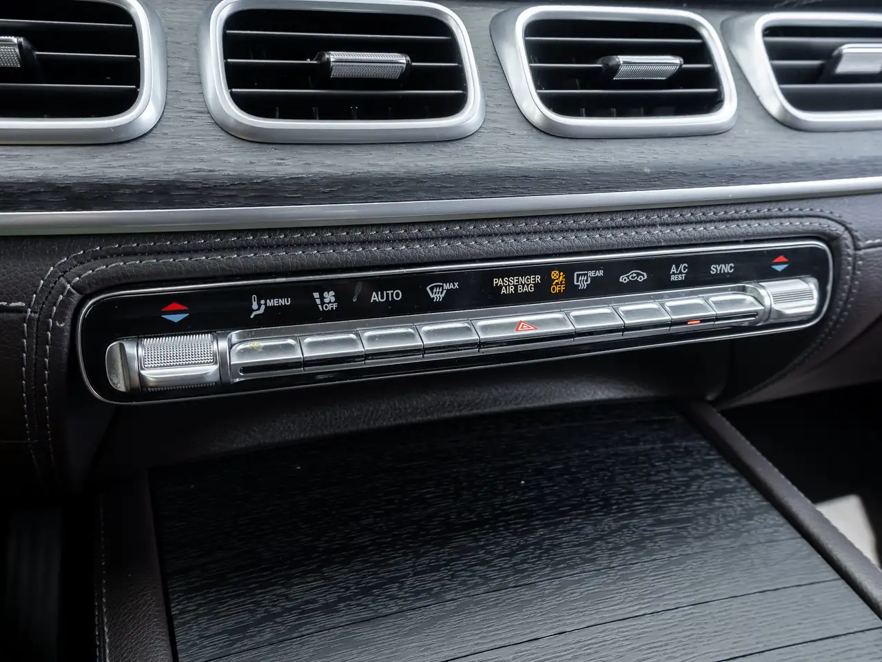 Mercedes-Benz GLE - Image 22