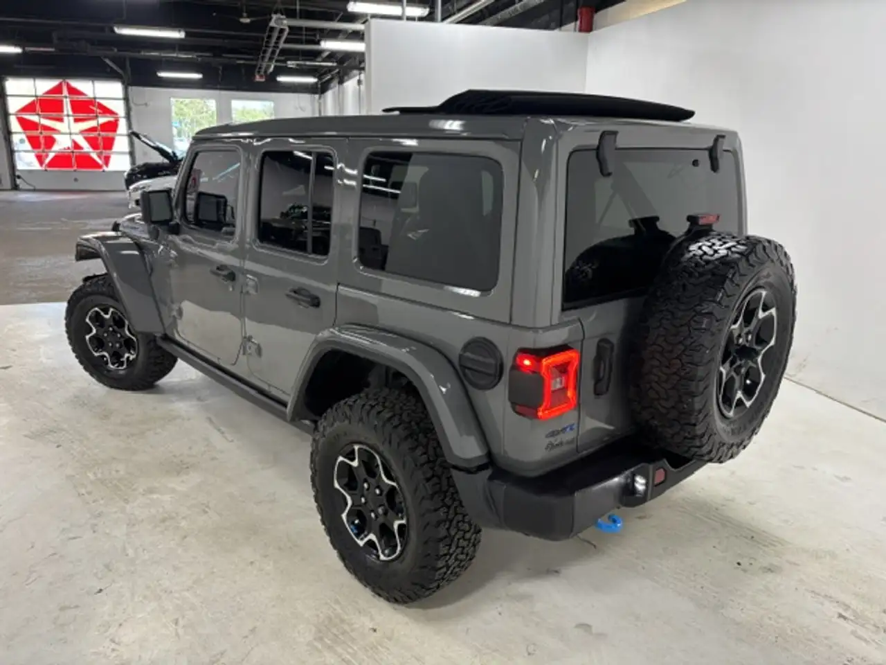 Jeep Wrangler - Image 7