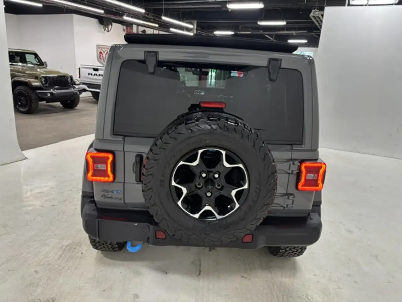 Jeep Wrangler - Image 8