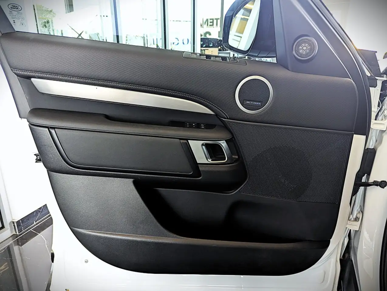 Land Rover Discovery - Image 16