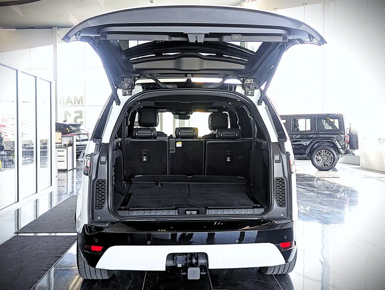 Land Rover Discovery - Image 8