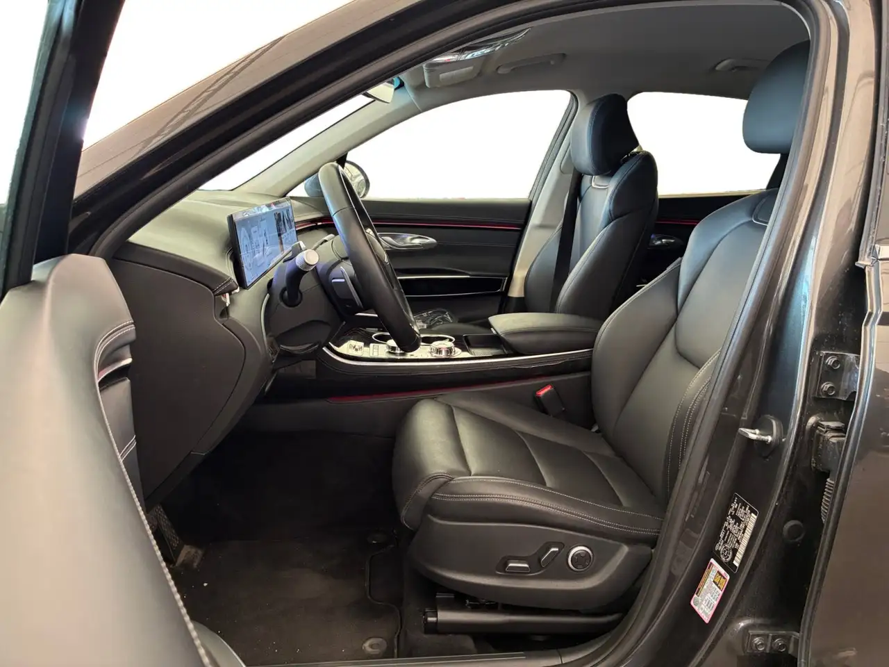 Genesis GV70 - Image 10