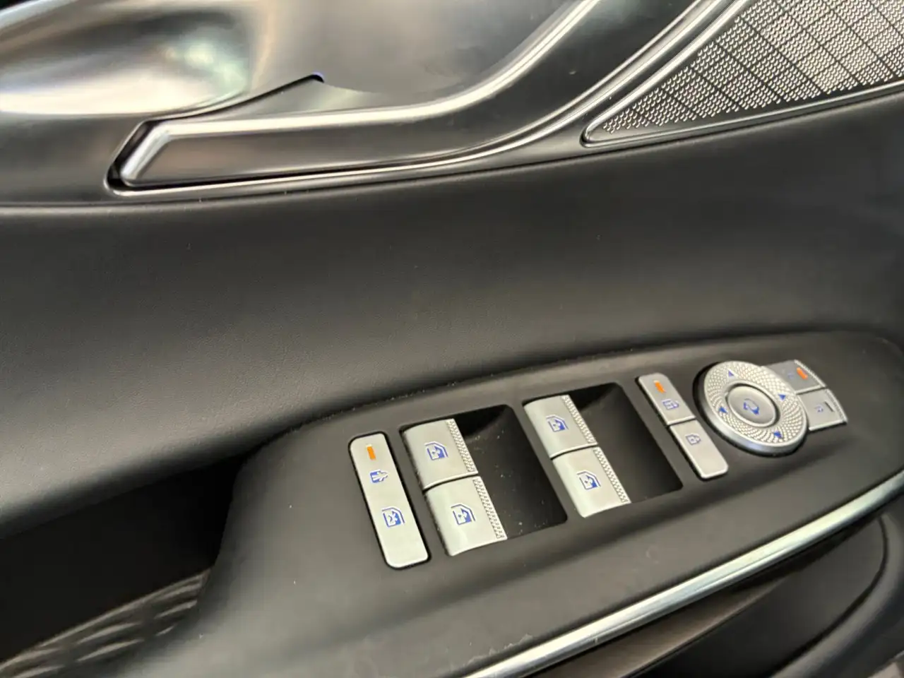 Genesis GV70 - Image 12