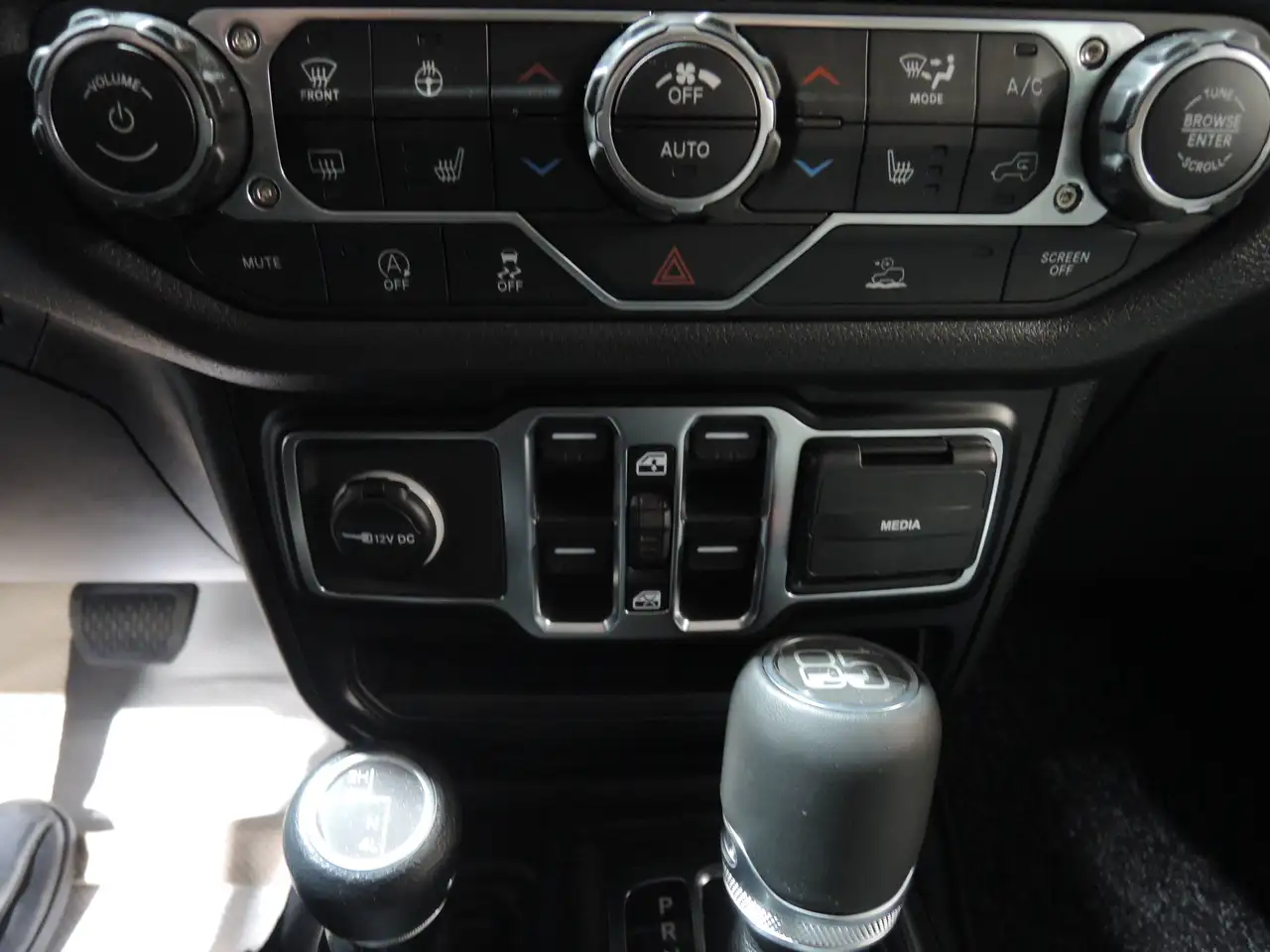 Jeep Wrangler - Image 13