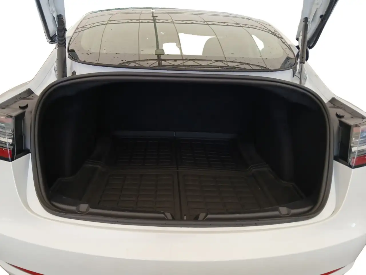 Tesla Model 3 - Image 27