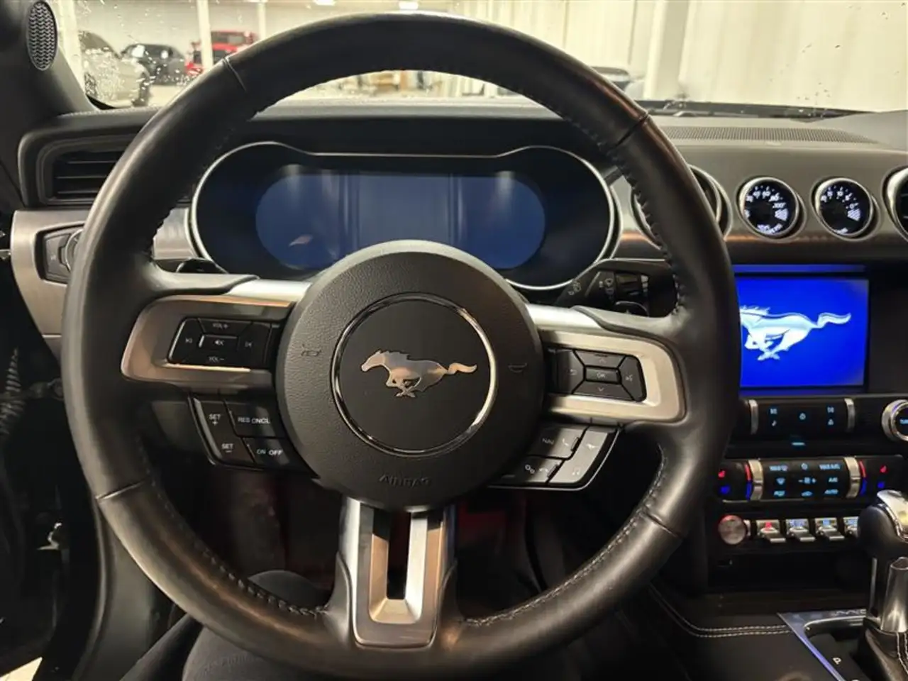 Ford Mustang - Image 7