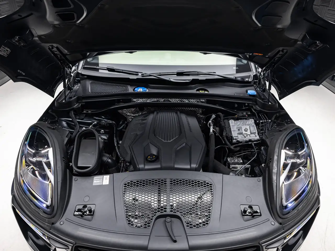 Porsche Macan - Image 44