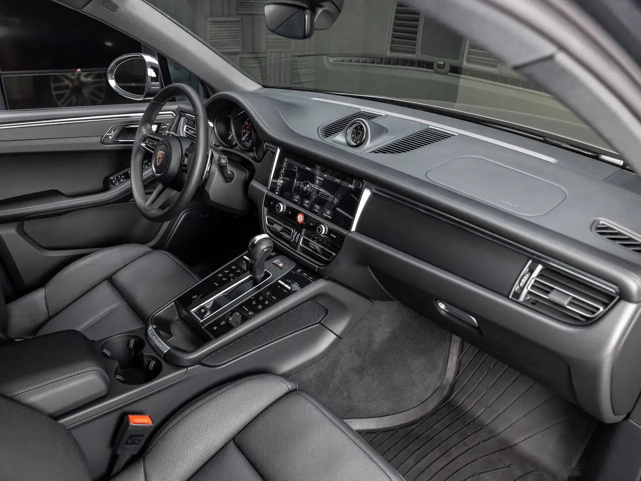 Porsche Macan - Image 31