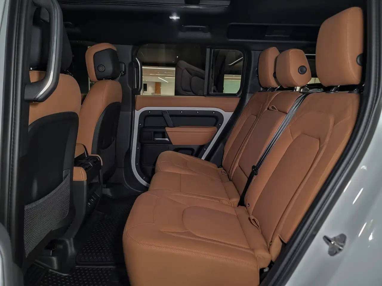 Land Rover Defender - Image 20