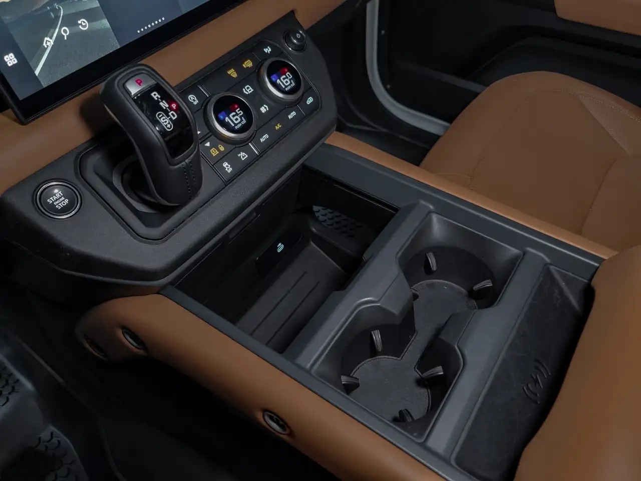 Land Rover Defender - Image 16