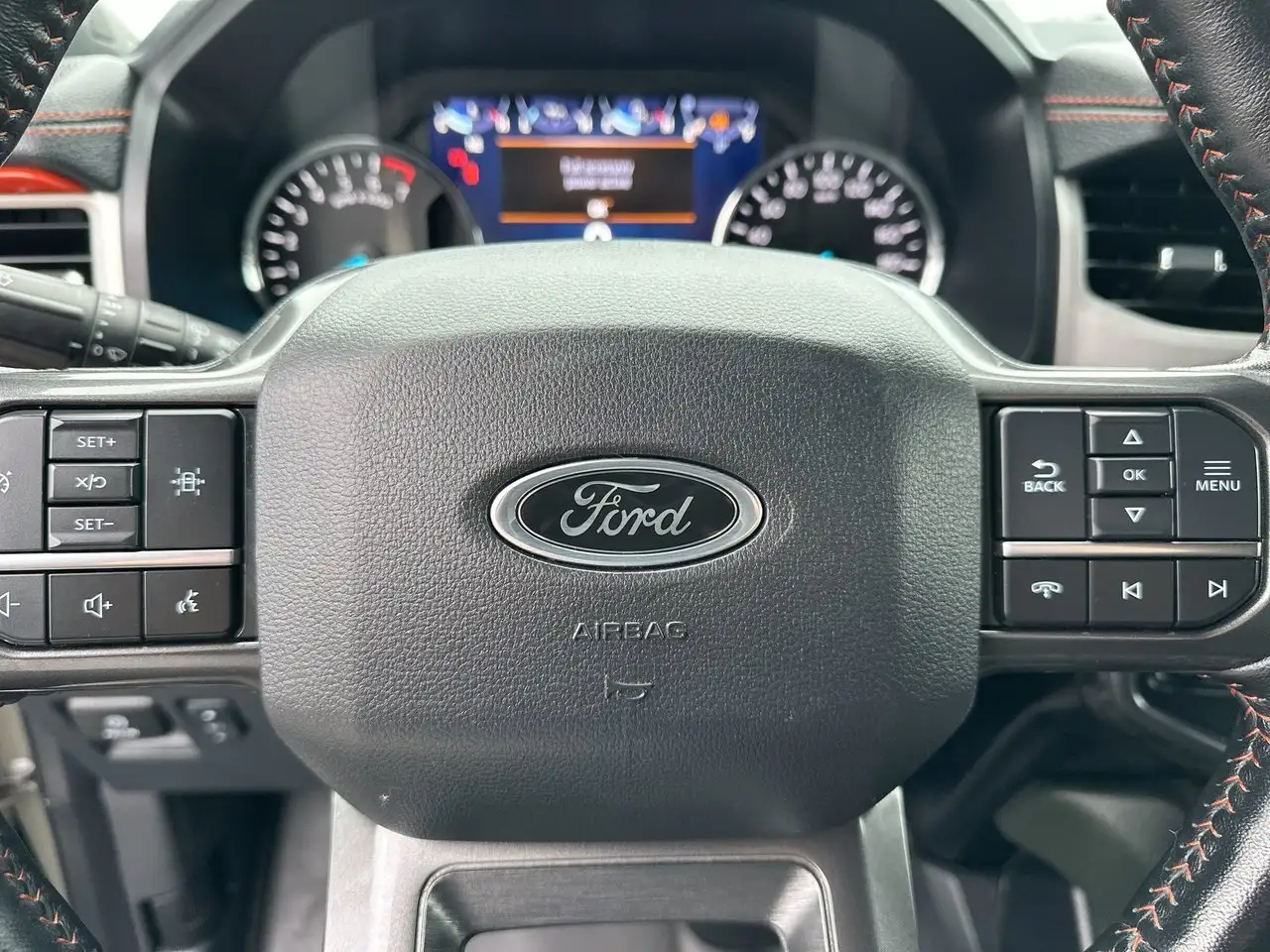 Ford Expedition - Image 19