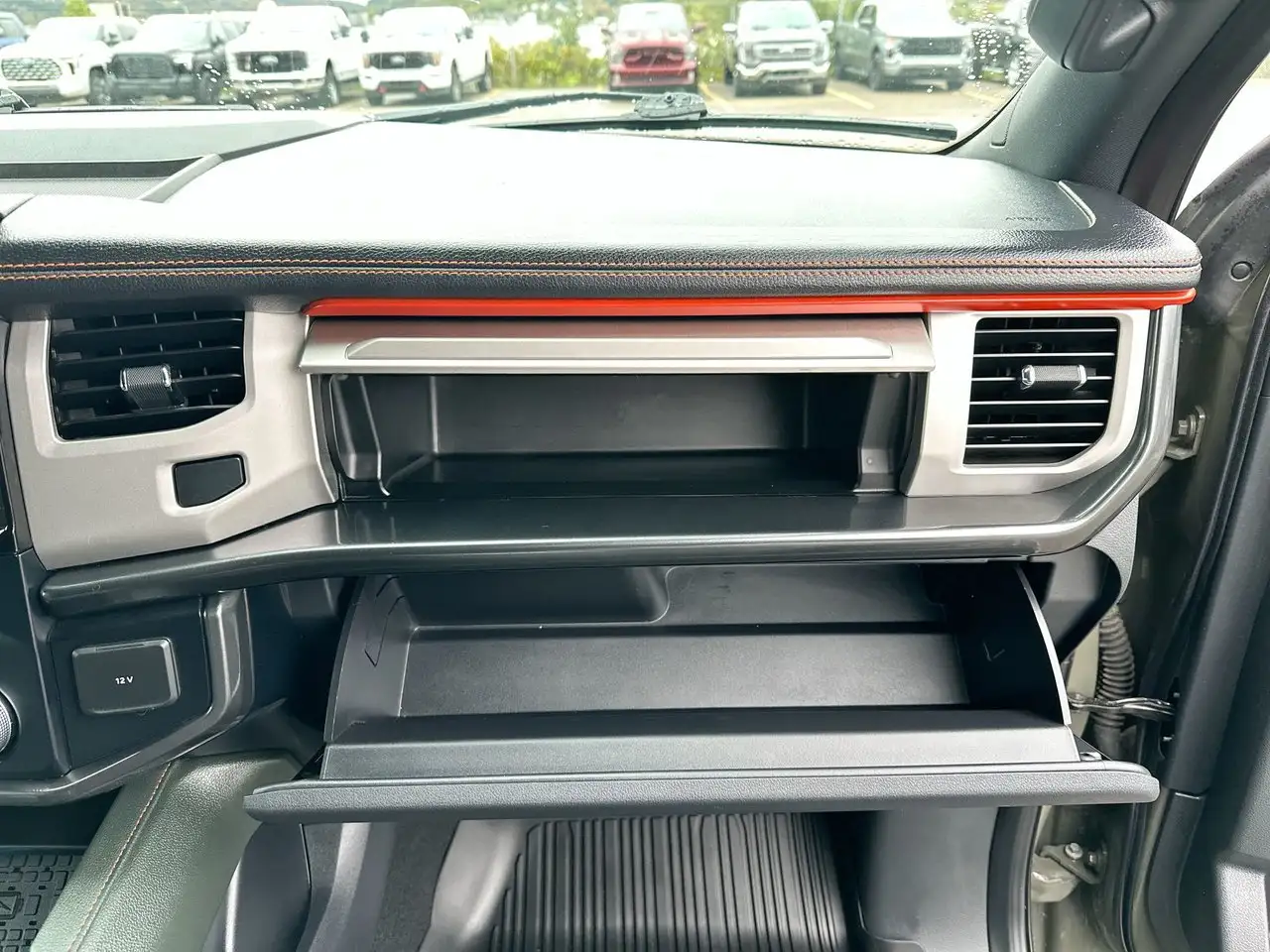 Ford Expedition - Image 43