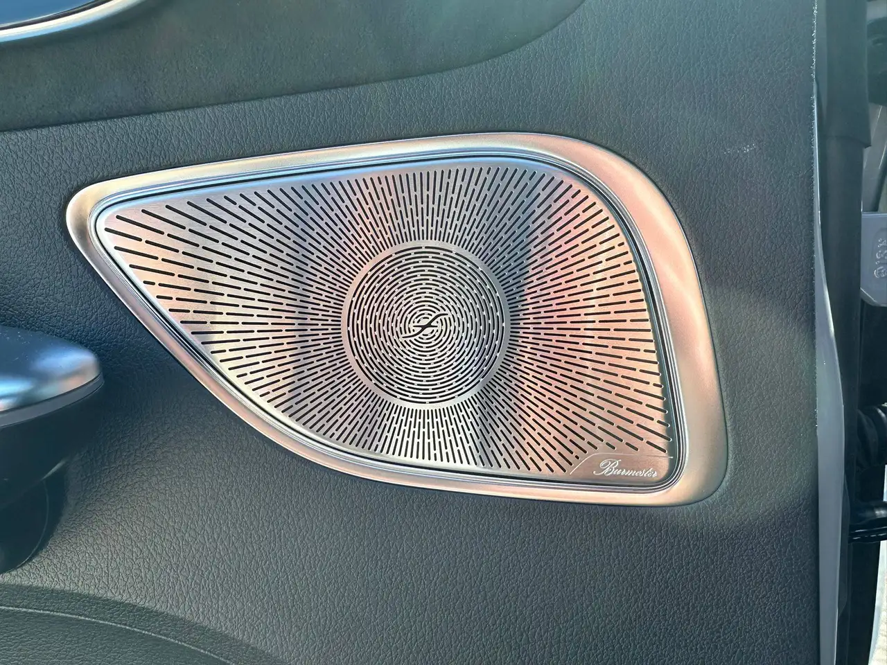 Mercedes-Benz EQE - Image 28