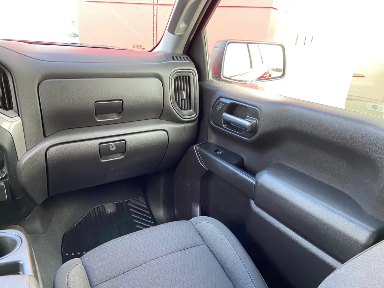 Chevrolet Silverado 1500 - Image 30