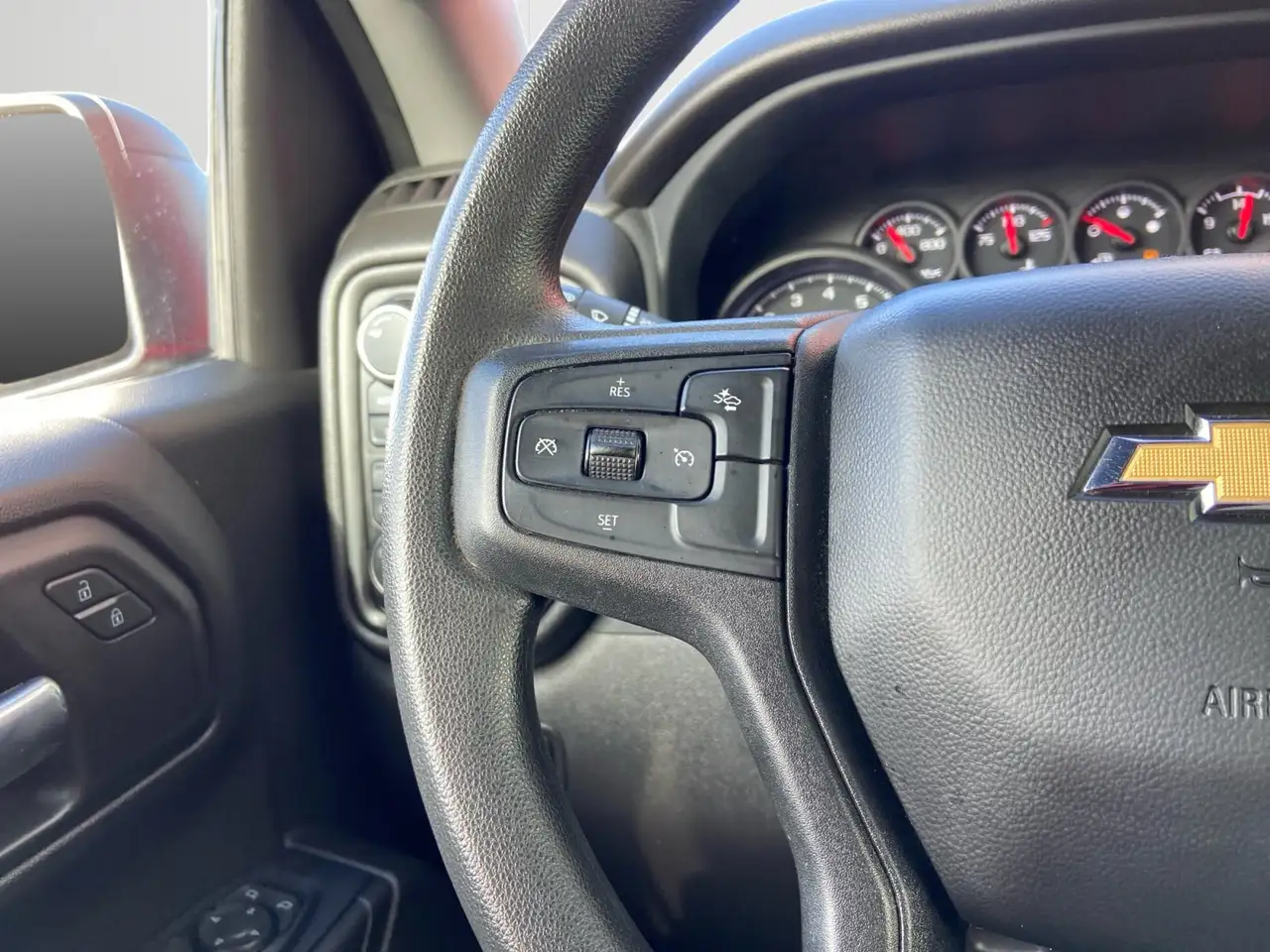 Chevrolet Silverado 1500 - Image 17