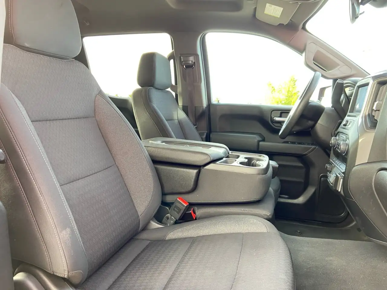 Chevrolet Silverado 1500 - Image 25