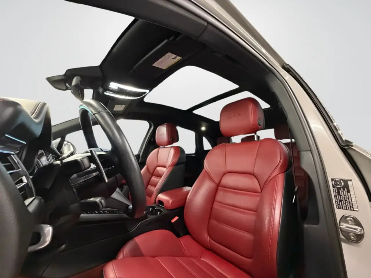 Porsche Macan - Image 12