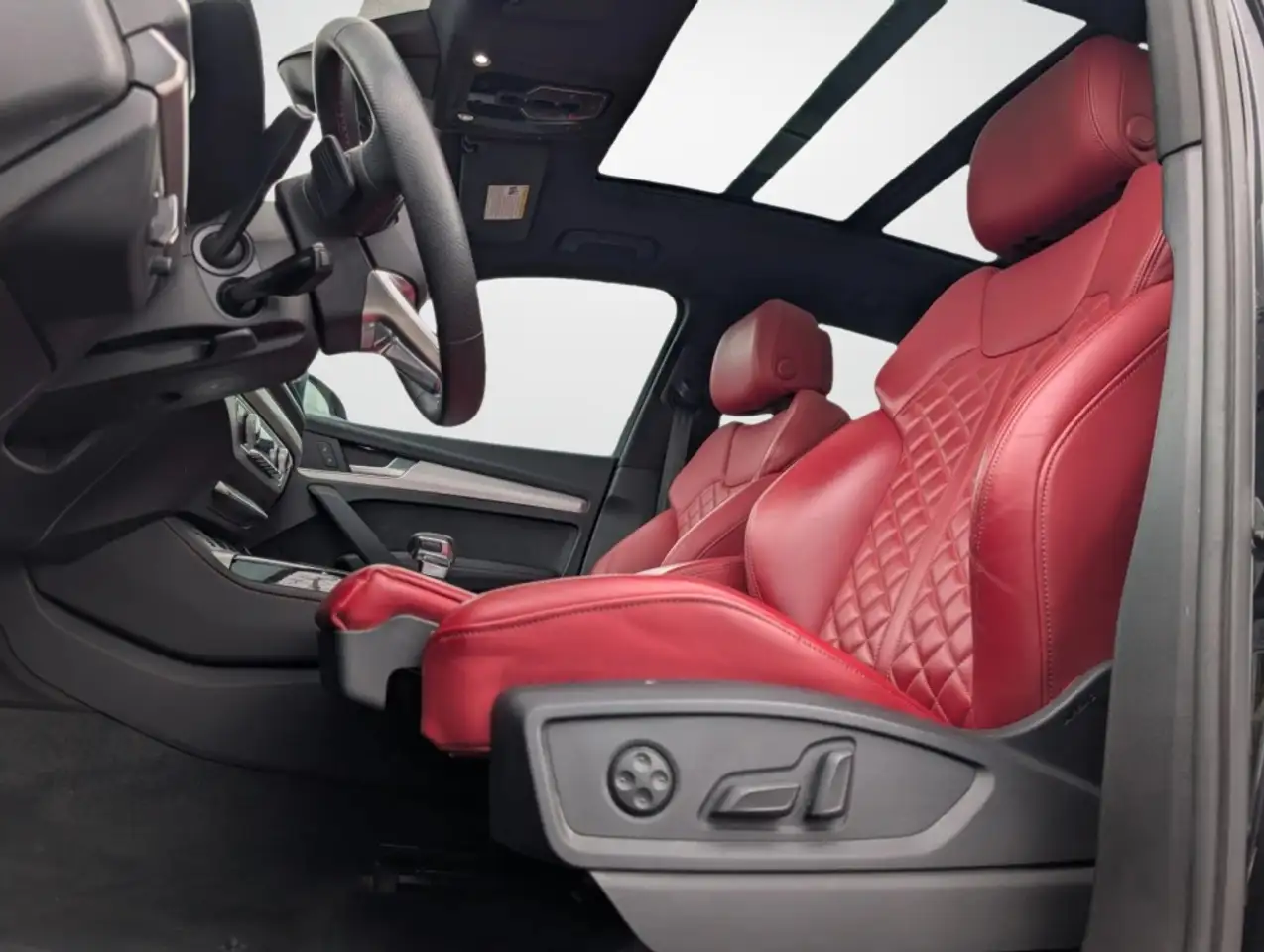 Audi SQ5 - Image 9