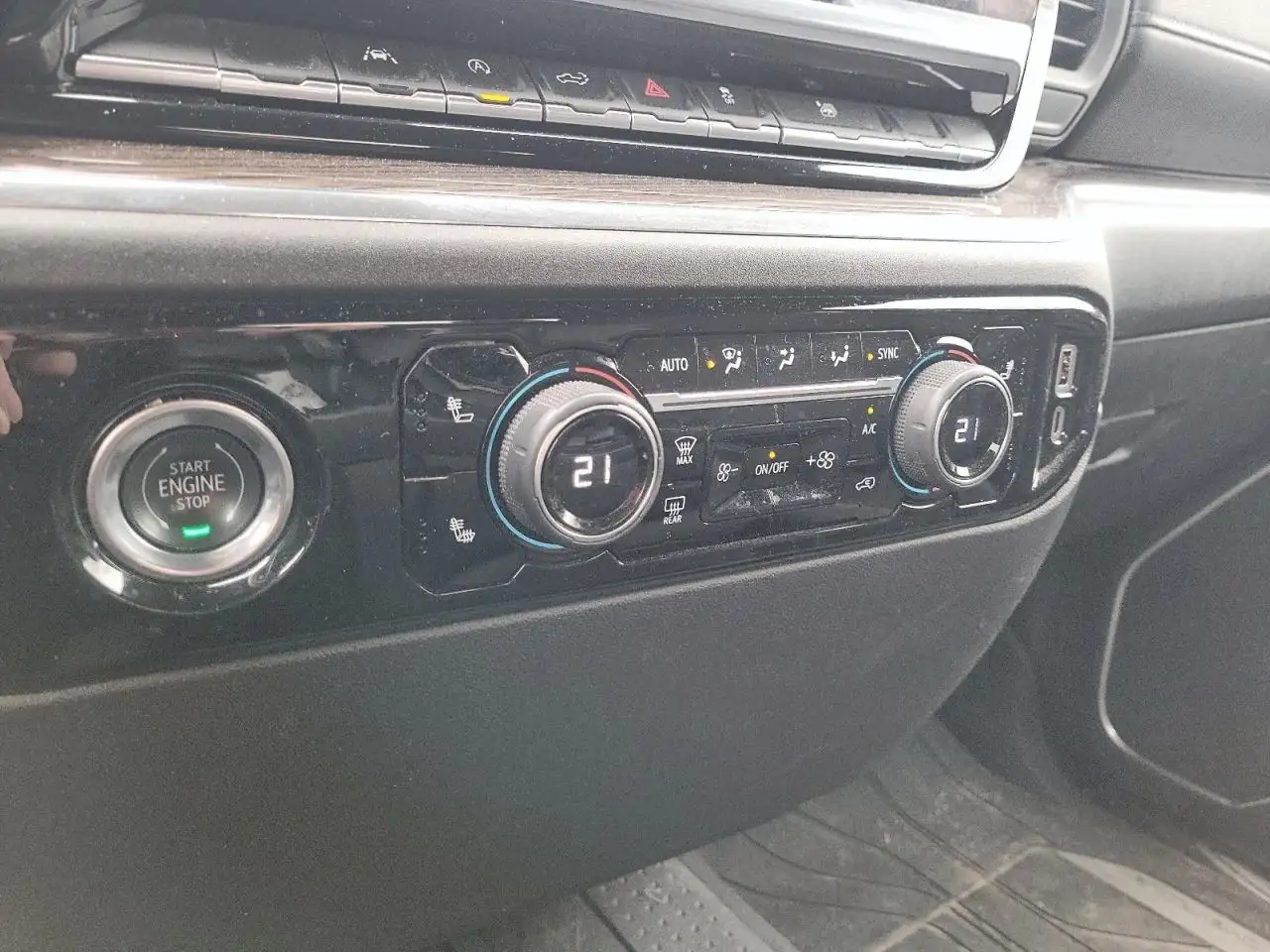 Chevrolet Silverado 1500 - Image 19