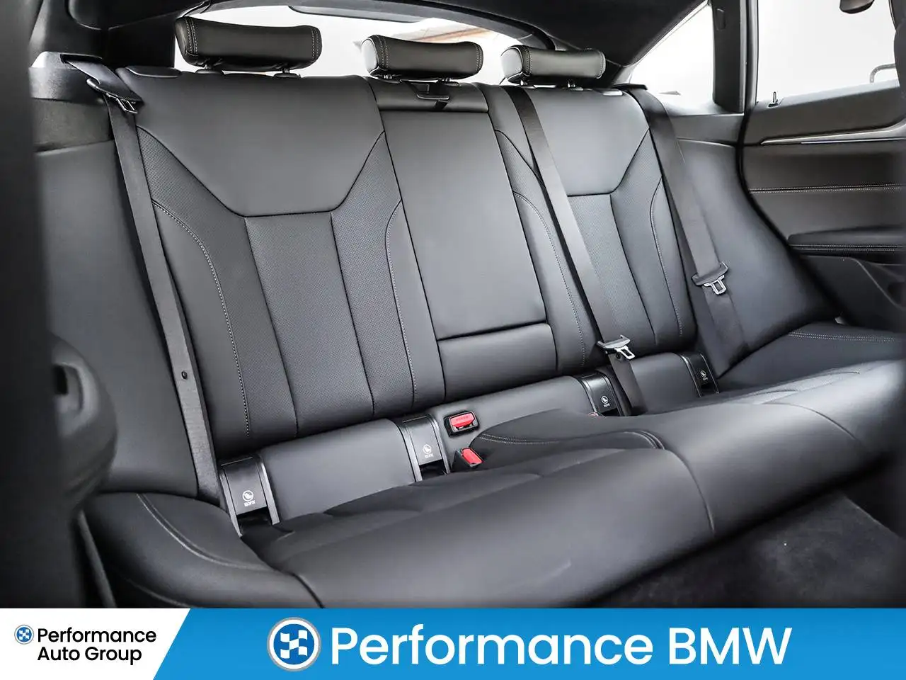 BMW i4 - Image 17