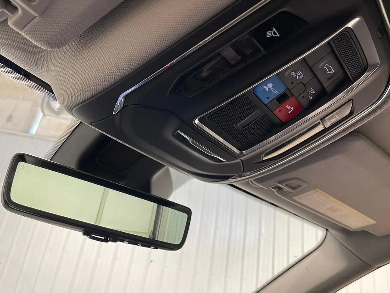 Jeep Grand Cherokee - Image 23
