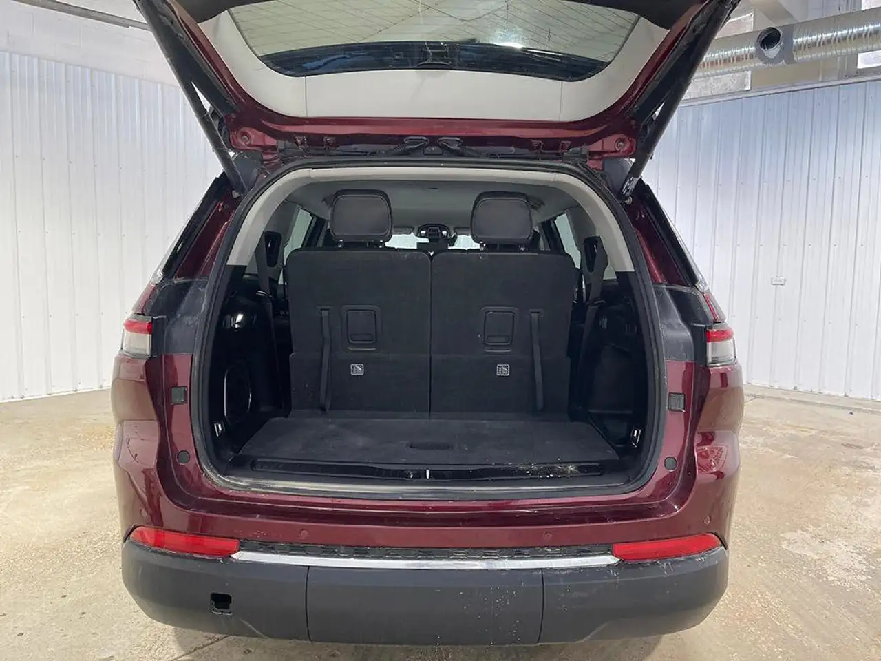 Jeep Grand Cherokee - Image 14