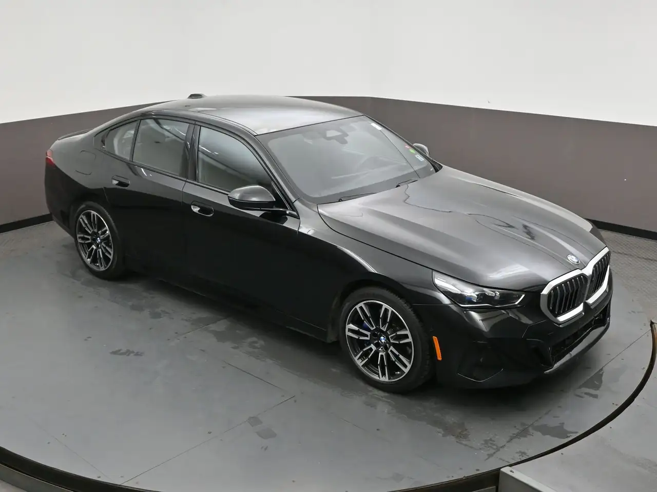 BMW 5 Series - Image 46
