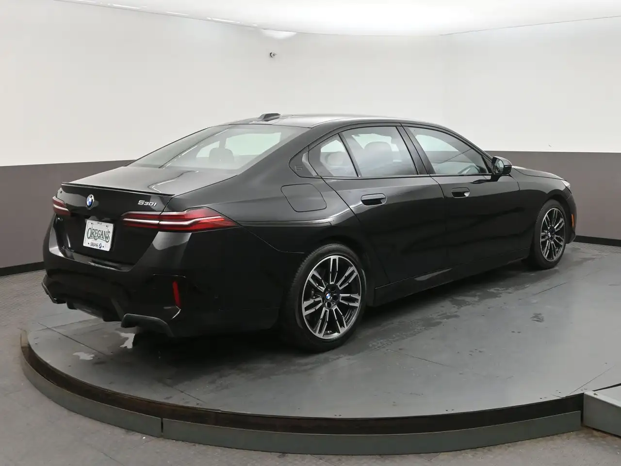 BMW 5 Series - Image 36
