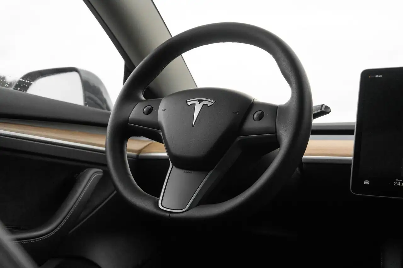 Tesla Model 3 - Image 10