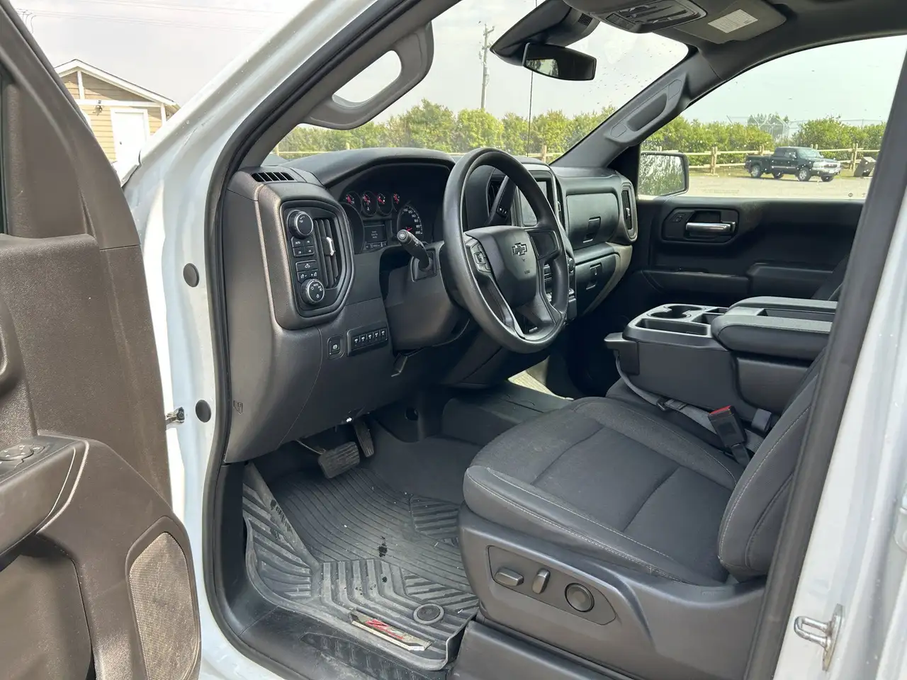 Chevrolet Silverado 1500 - Image 16