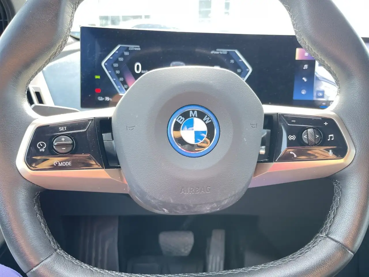 BMW iX - Image 22