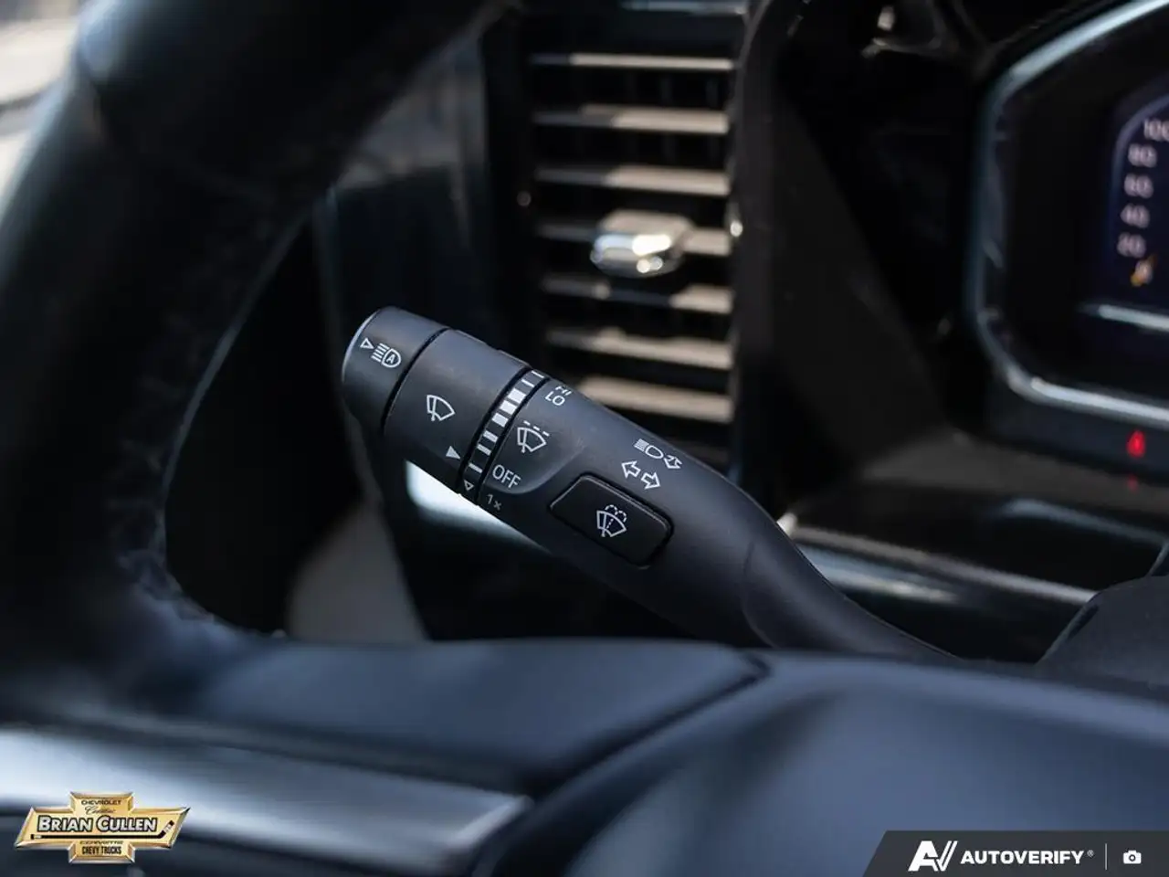 Chevrolet Silverado 1500 - Image 16