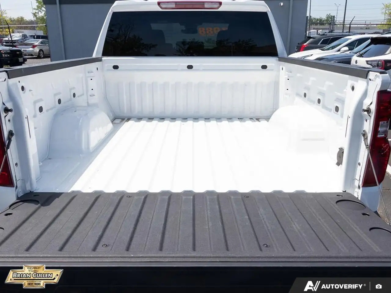 Chevrolet Silverado 1500 - Image 11