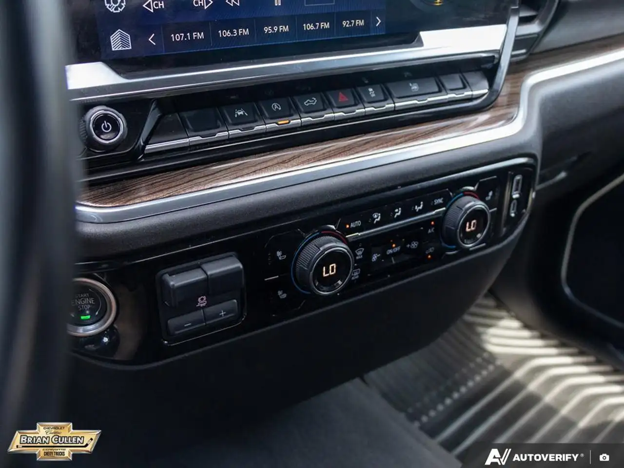 Chevrolet Silverado 1500 - Image 20
